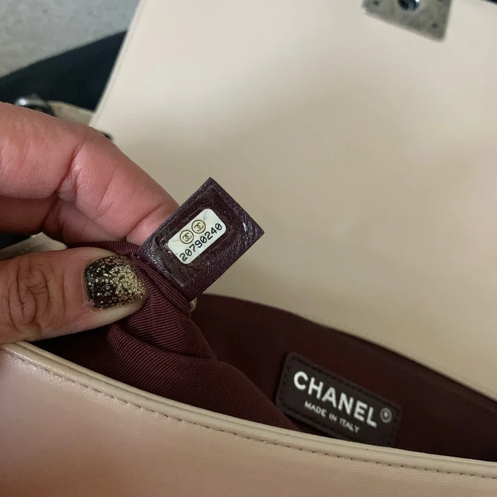 Chanel boy ivory ltd edition wrinkled leather gunmetal hardware medium chevron - Picture 8 of 10